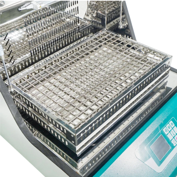 INCUBATEUR AVEC AGITATION A TEMPERATURE CONSTANTE